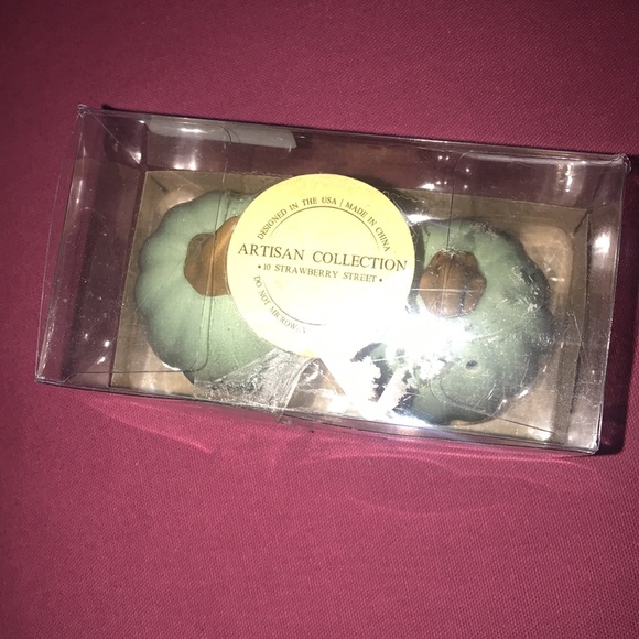 New in box sage color pumpkin salt shakers - Picture 6 of 7